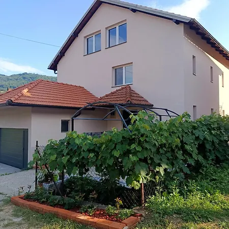 Kuca -smestaj Sekovici